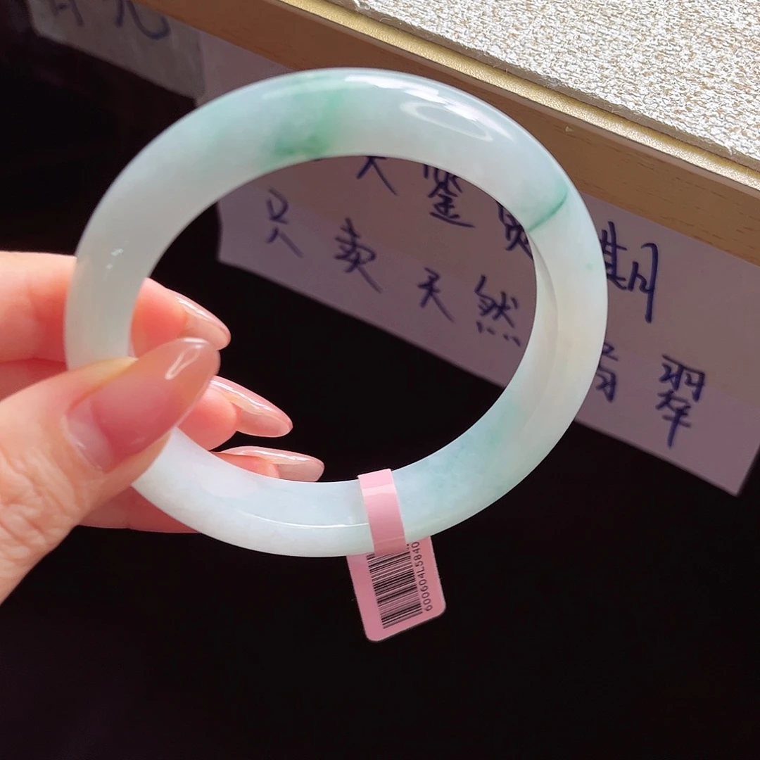 翡翠手镯未镶嵌手镯