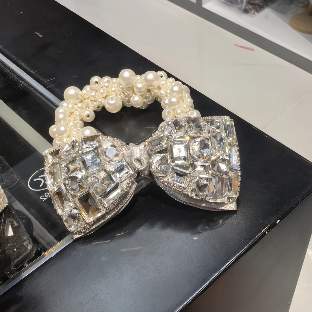 E028白色蝴蝶结闪闪串珠发绳