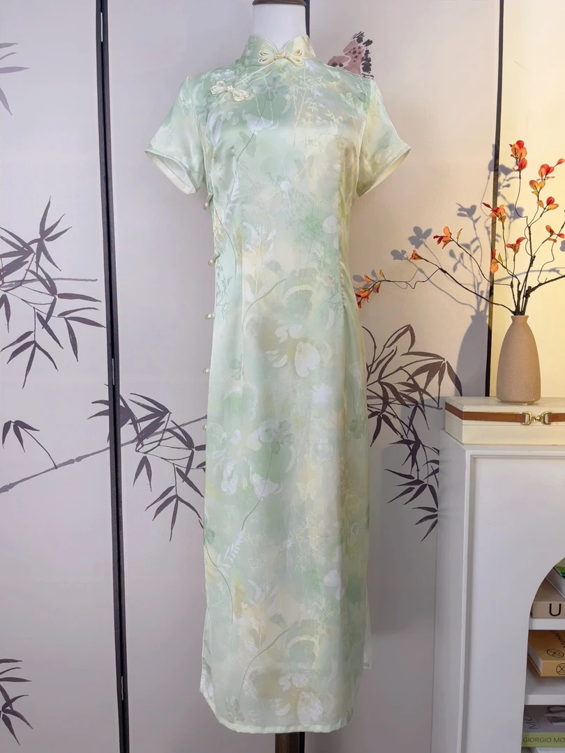 绿色中式长款改良旗袍2025新款年轻款女复古修身短袖日常可穿走秀