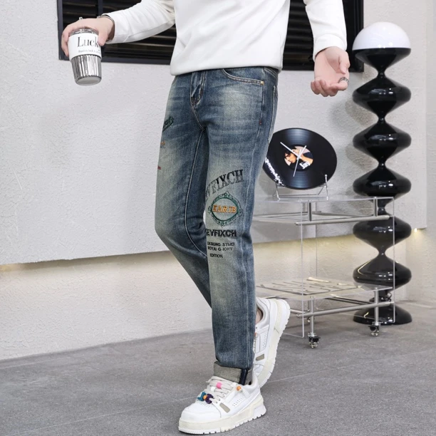 2290秋季新品复古男牛仔裤百搭刺绣烫钻修身欧版