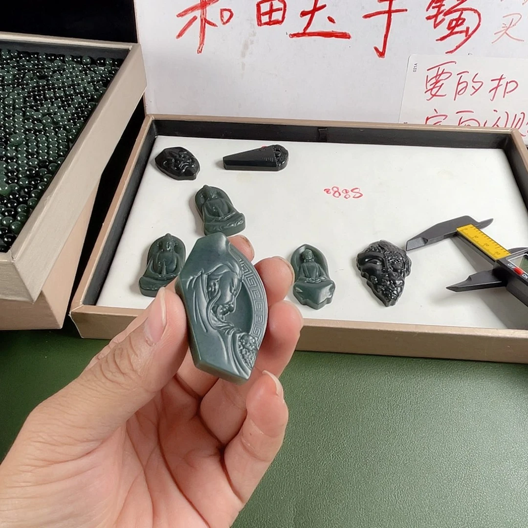 和田玉未镶嵌颈饰