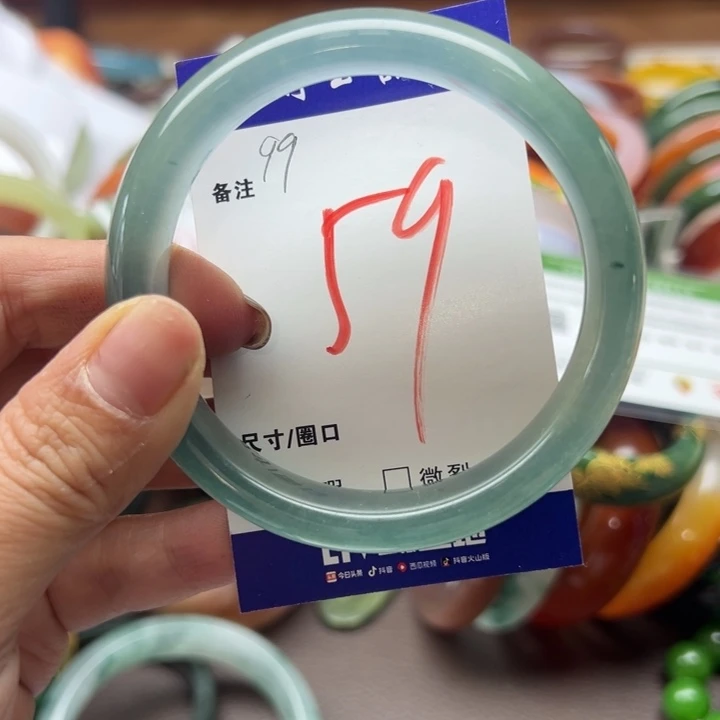 石英岩玉未镶嵌颈饰