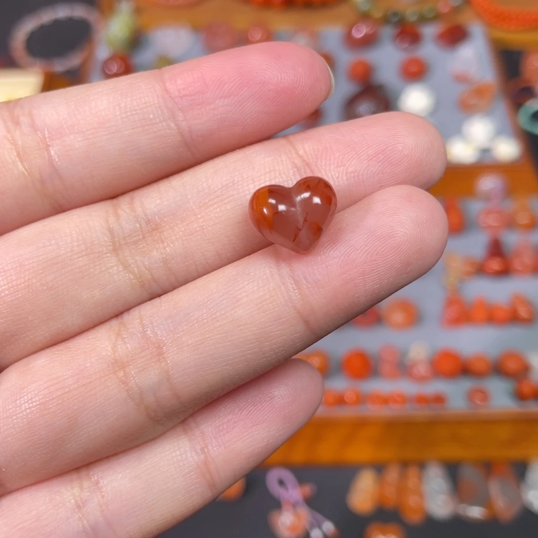 南红玛瑙未镶嵌屁桃心