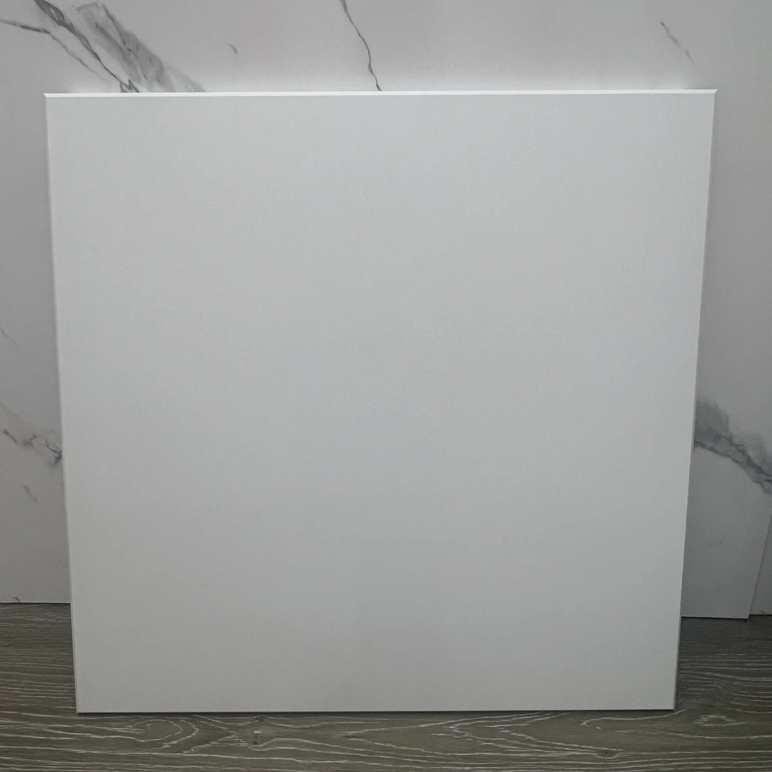 600*600工程板集成吊顶，适用于餐厅大面积的铝扣板