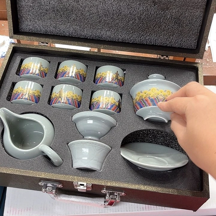 孤品茶具套装等。