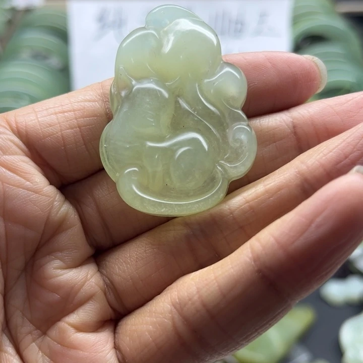 蛇纹石玉未镶嵌手镯11