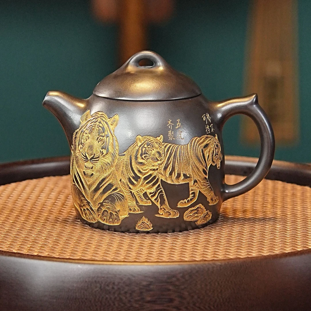 宜兴全手工紫砂茶具 原矿石黄泥料刻绘五虎秦权紫砂壶