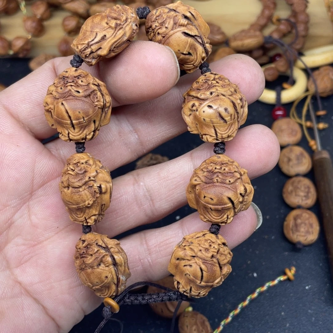 桃核雕刻钟馗手串