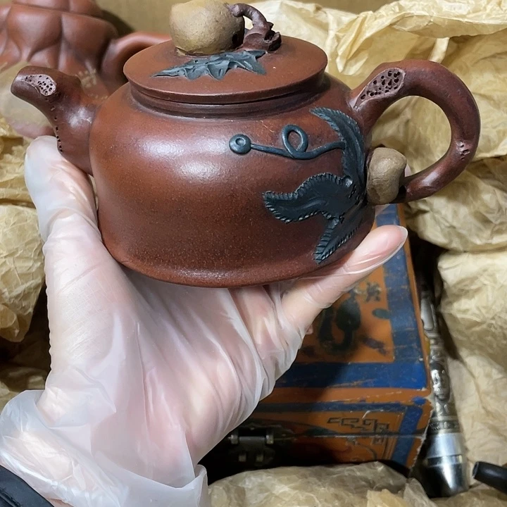 紫砂茶壶矿泥料，纯手工制作的一把紫砂壶。