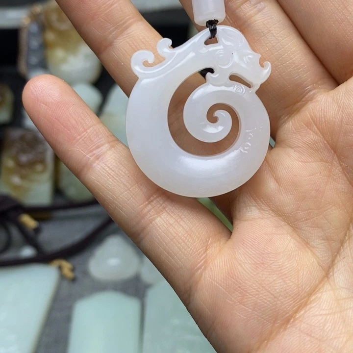 A***啦和田玉未镶嵌颈饰