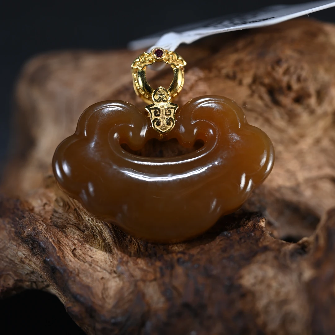 Lot8839 2511110103和田玉平安锁挂件/保利