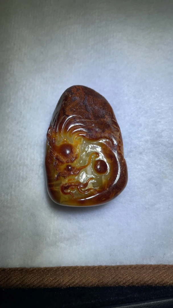 蜜蜡吊坠龙坠全皮洞雕 俏色巧雕 尺寸“56*37*22mm24.3g