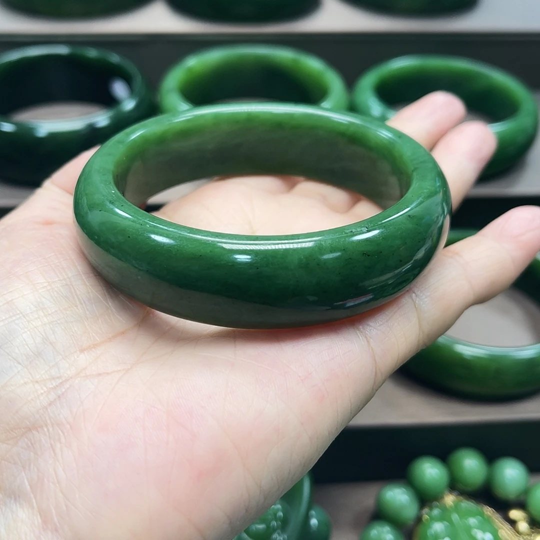 和田玉（碧玉）未镶嵌手镯