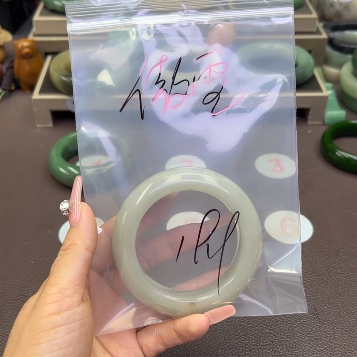 未镶嵌手镯石英岩玉傲**影