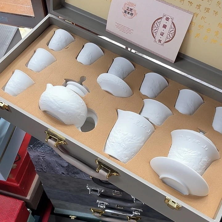 孤品茶具套装等。