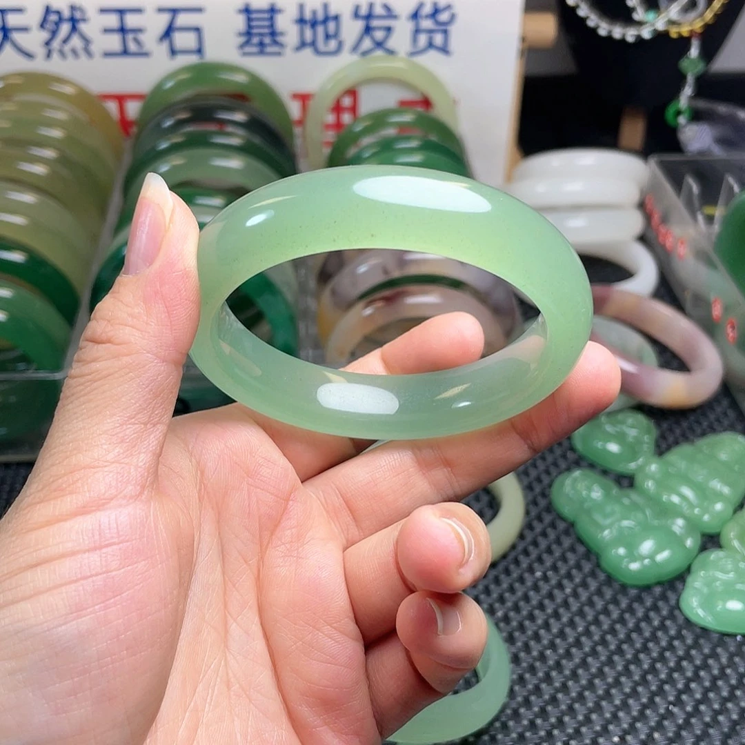 石英质玉手镯未镶嵌