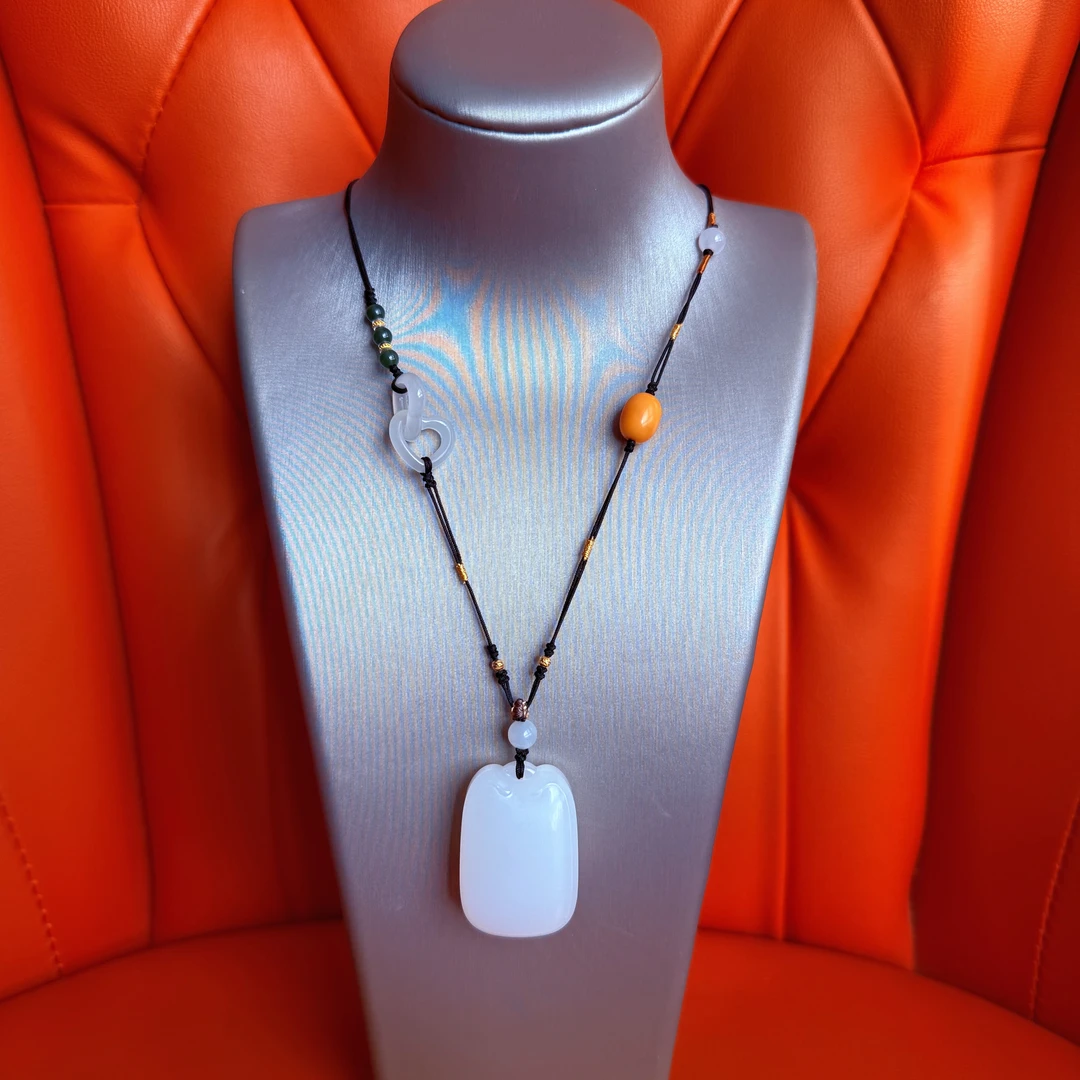 壹屿珠宝 0219010    和田玉典藏白玉无事牌