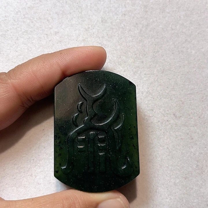 海***川蛇纹石玉未镶嵌颈饰