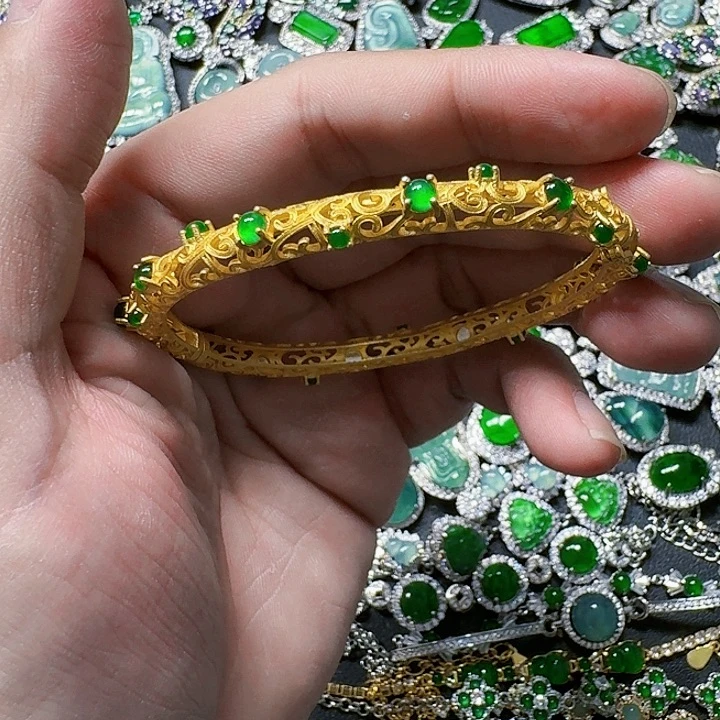 翡翠颈饰未镶嵌天然A货翡翠放漏