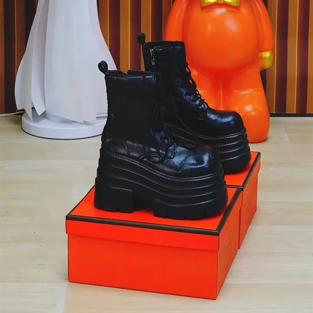超厚底马丁靴女2025春季新款小个子增高松糕系带机车短靴