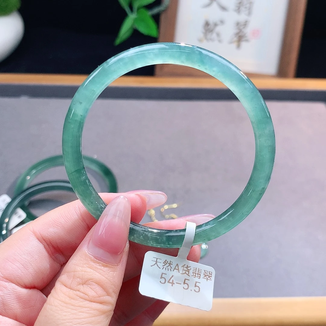 未镶嵌手镯（圆镯）翡翠
