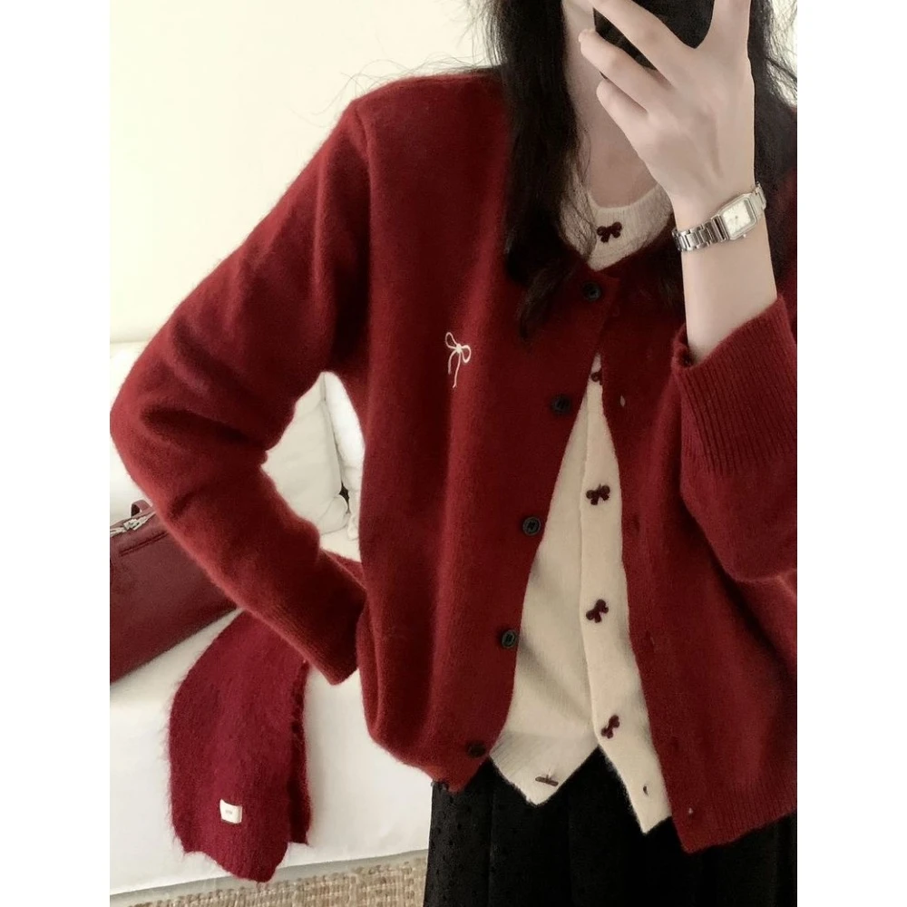 蝴蝶扣假两件」显白车厘子红！软糯温柔韩系外套宽松针织毛衣女秋冬