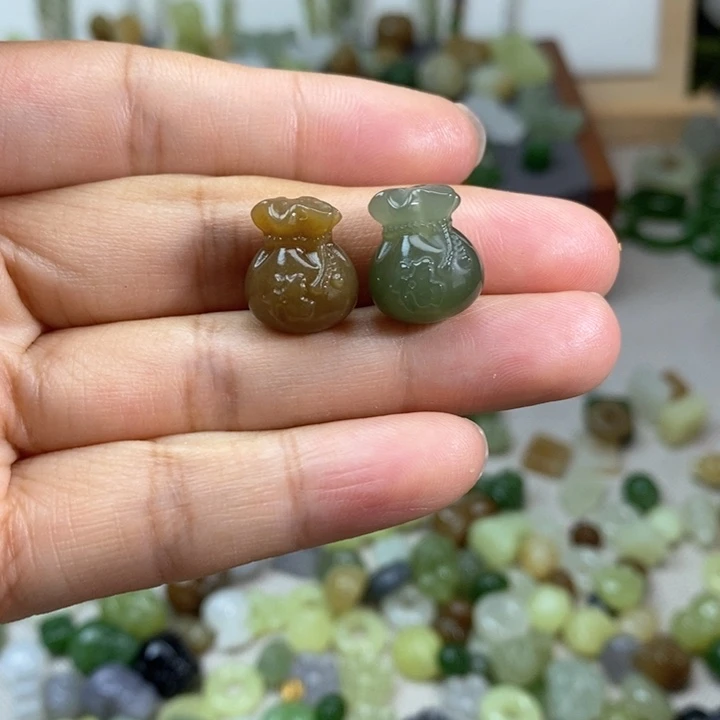 和田玉未镶嵌挂件118一个多样性发其一