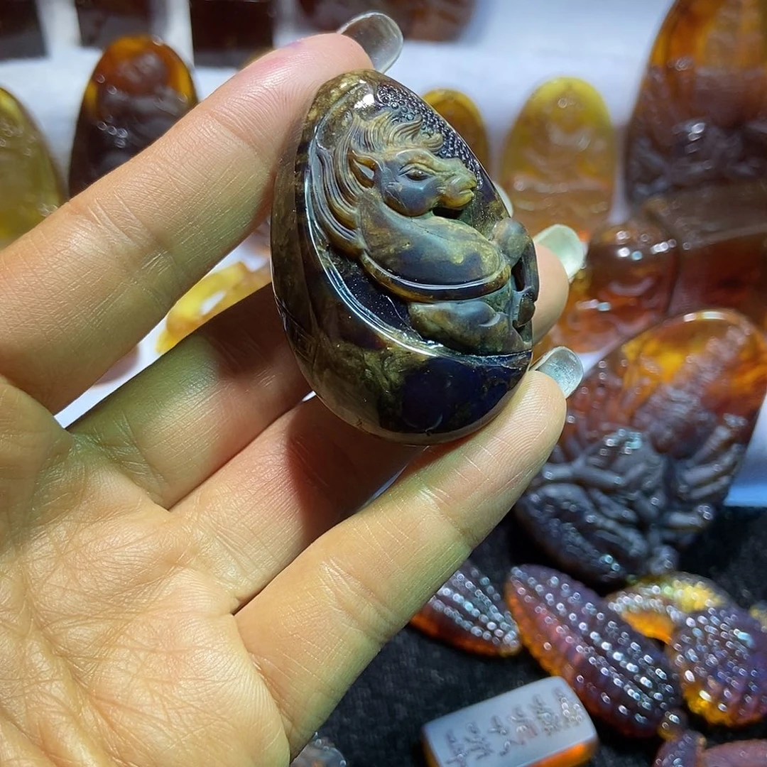 琥珀颈饰未镶嵌马