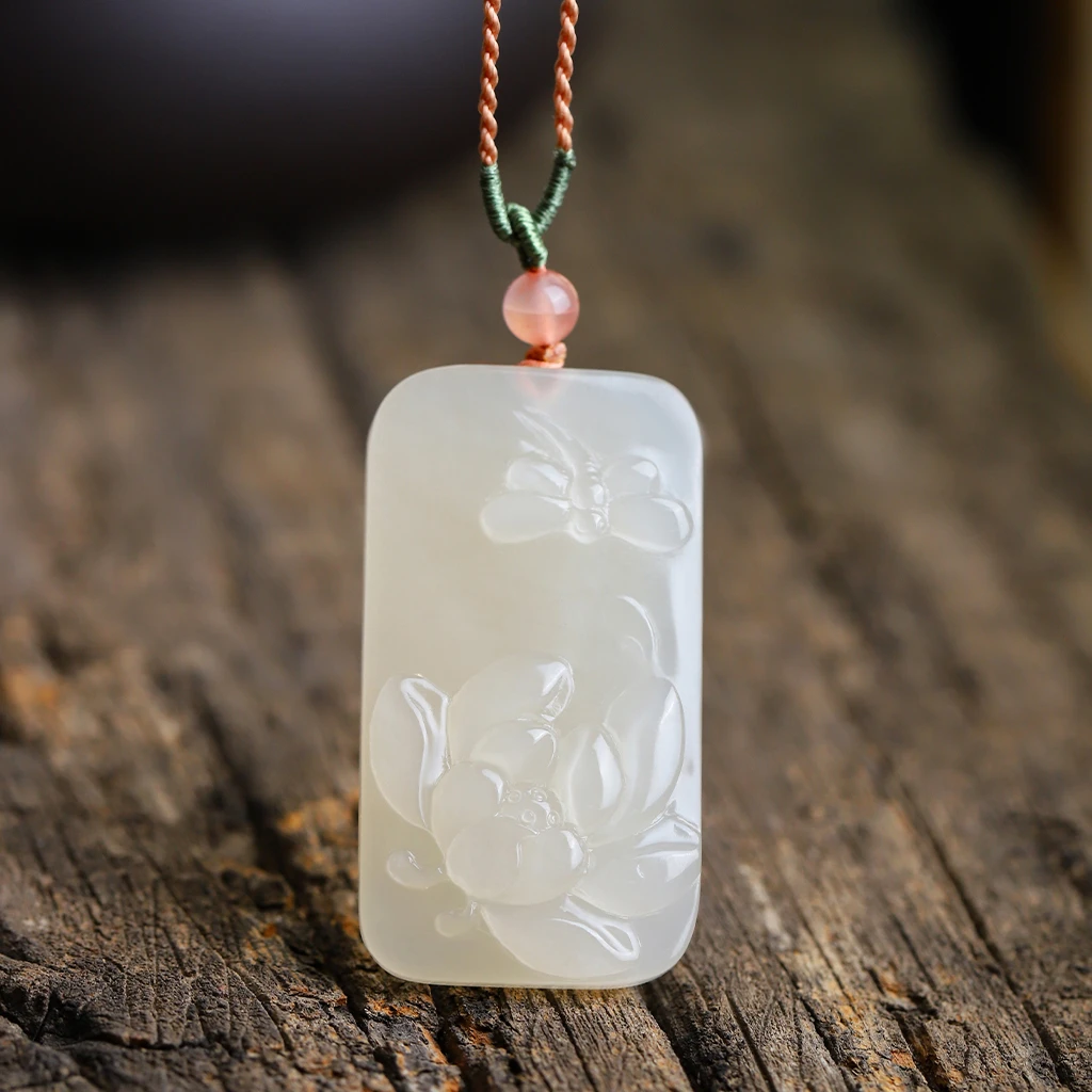 【孤品收藏】天然和田玉石吊坠藕粉莲花牌项链真品女款妈妈高档饰品