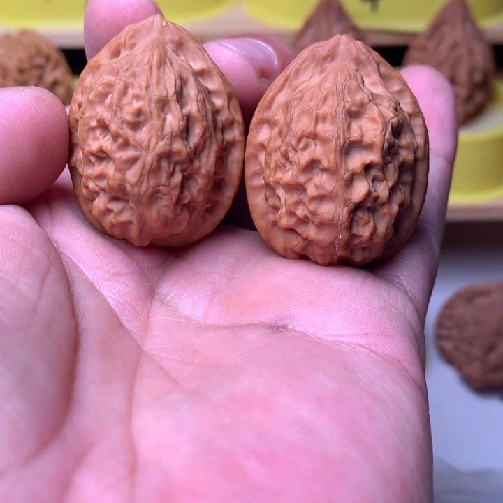 吊坠桃核斗鸡好看