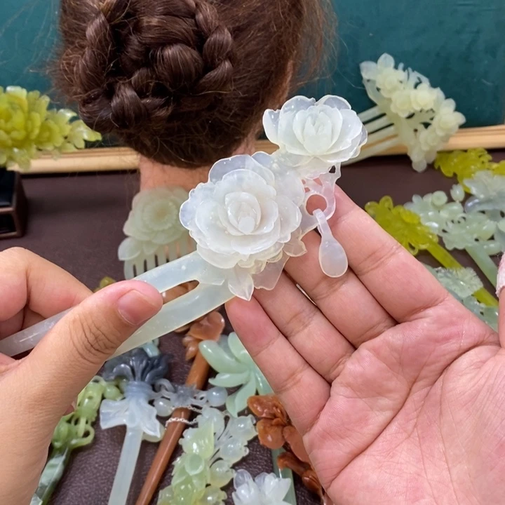 蛇纹石玉发饰未镶嵌金*