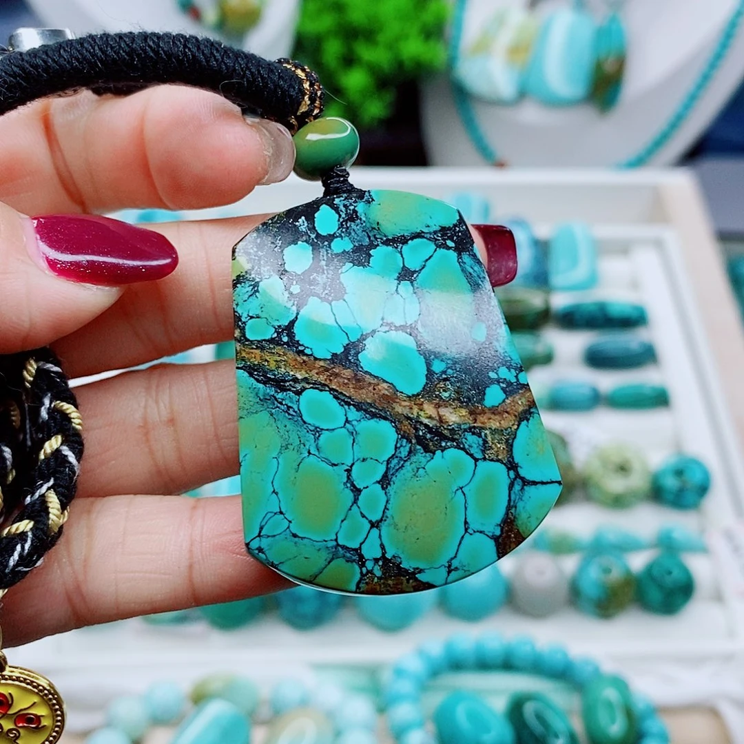 本***后绿松石未镶嵌颈饰