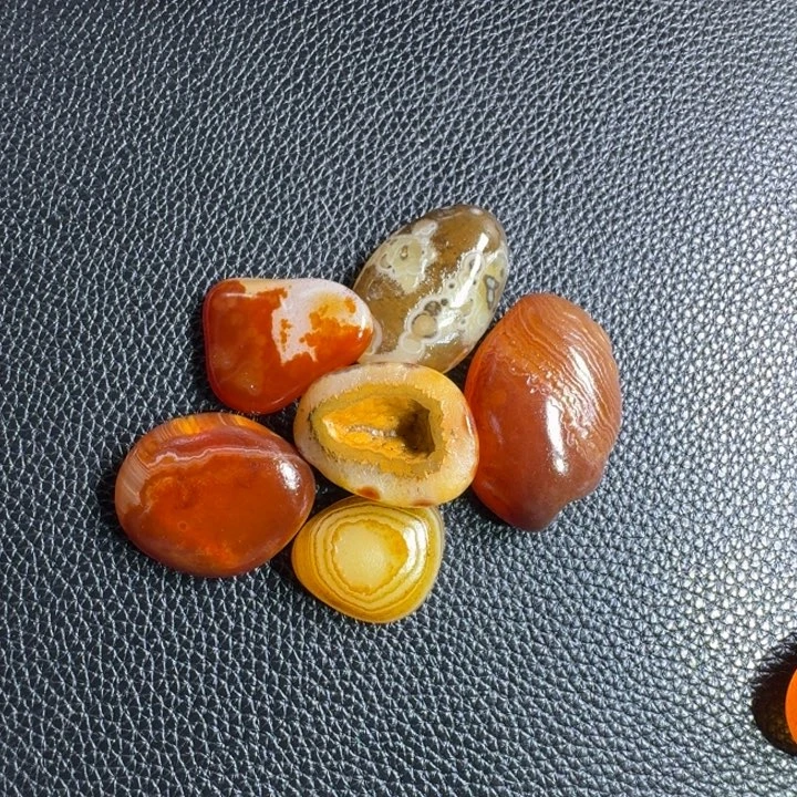 菲***）瓷片马达加斯加奇石手把件