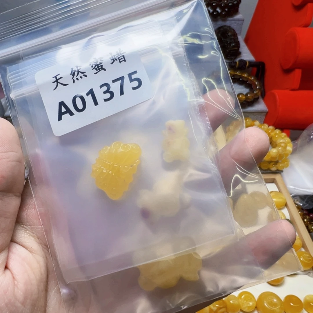 静***静未镶嵌琥珀裸石1375号