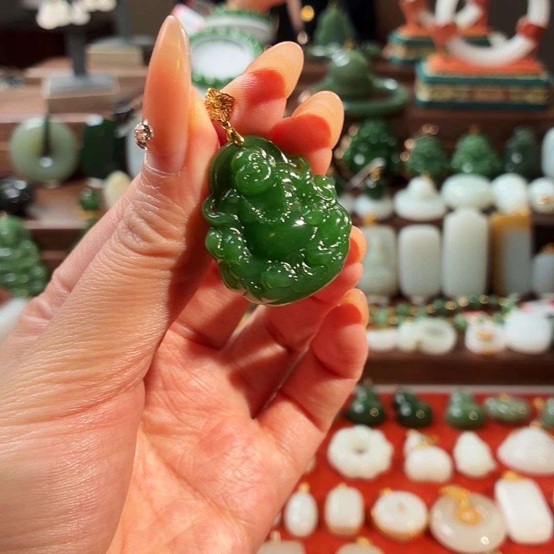 和田玉18K金镶嵌颈饰