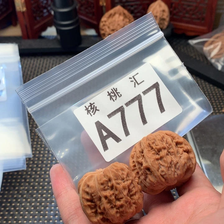 吊坠文玩核桃黑马