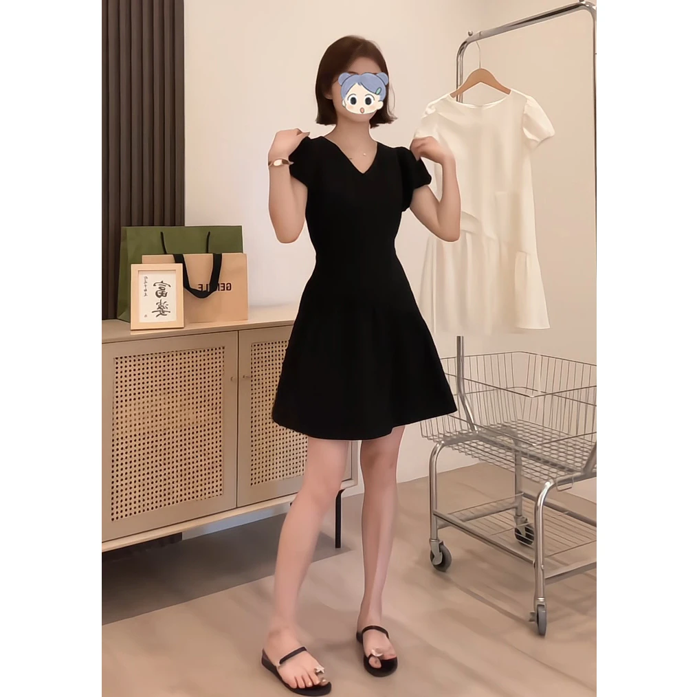 V领连衣裙女士夏季新款短袖裙子法式修身显瘦小短裙时尚气质穿搭