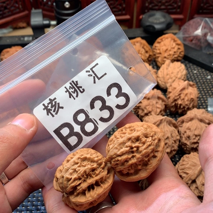 吊坠文玩核桃牡丹纹