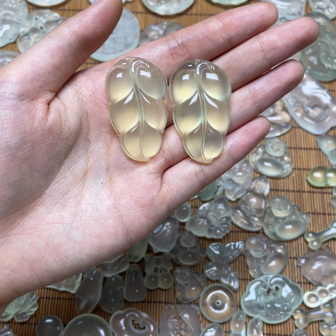 蛇纹石玉未镶嵌颈饰竹*