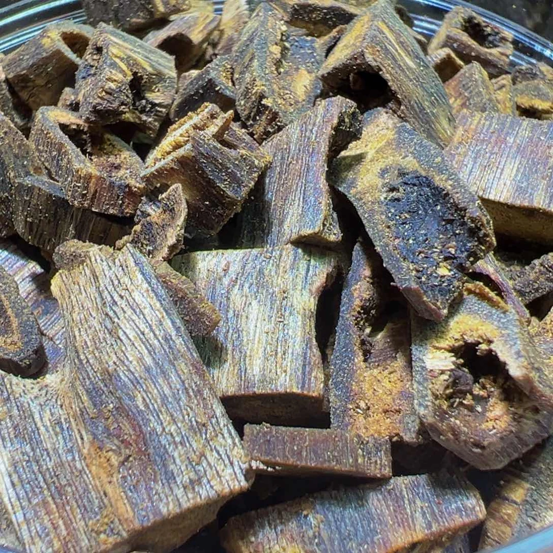 沉香手把件八*沉香奇楠东江绿边角老料135克