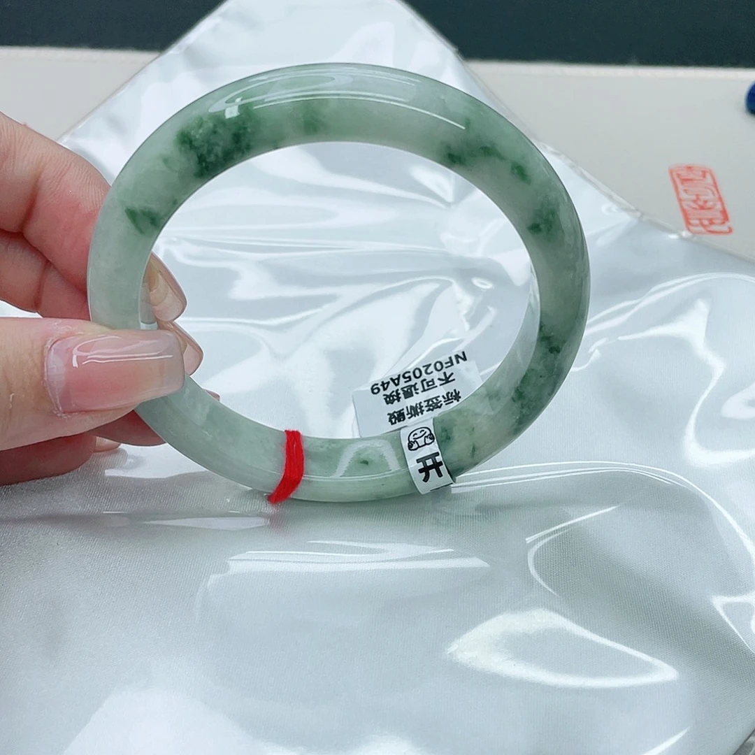 翡翠手镯未镶嵌正61.8