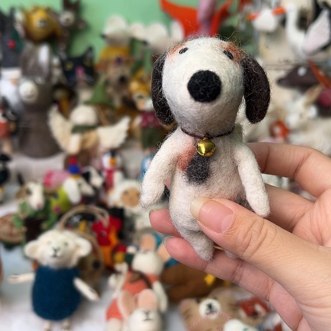 尼泊尔羊毛毡狗狗