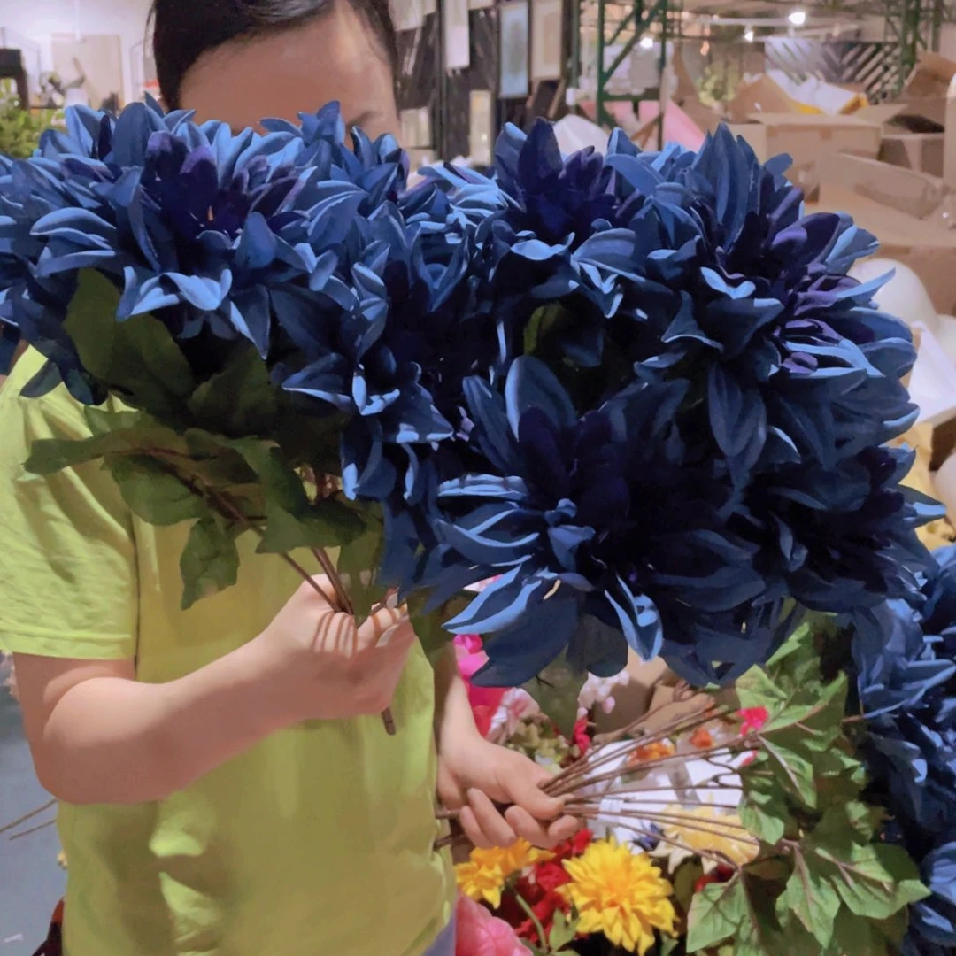 陶瓷花瓶，仿真绿植。