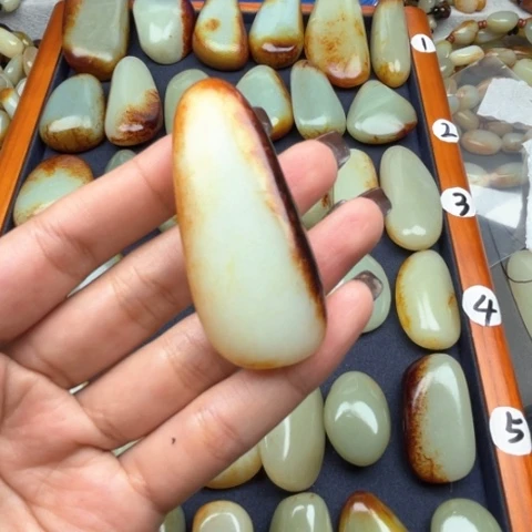 和田玉颈饰未镶嵌?**?