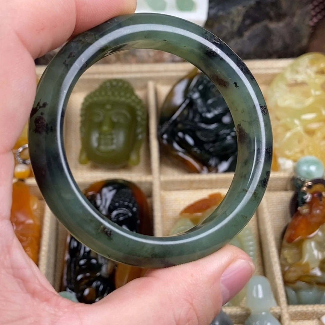 蛇纹石玉手镯未镶嵌微瑕