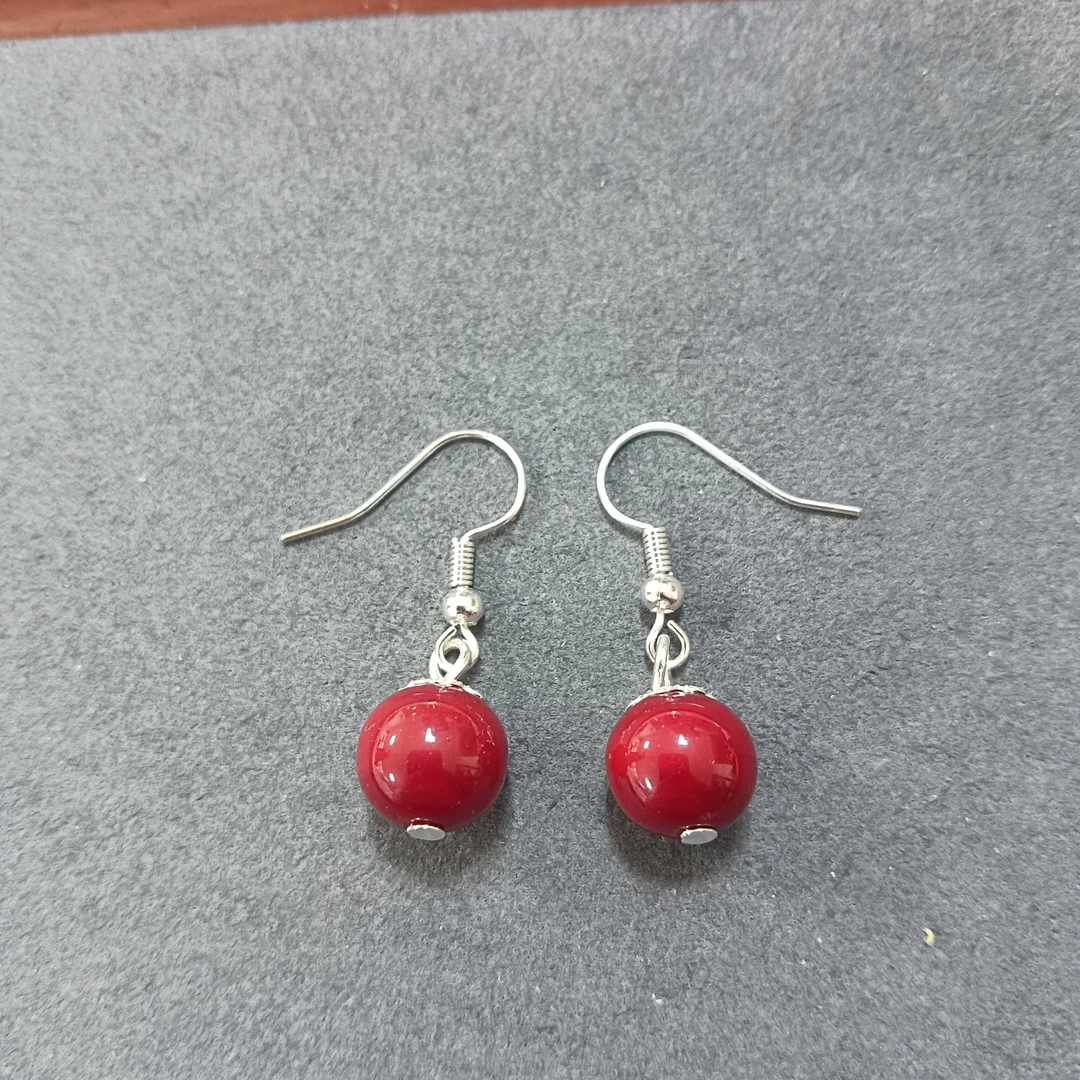 M573号-牛红色精品耳勾吊坠