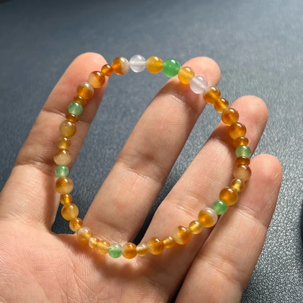 天然黄加绿珠子手串最大卡5.9报7.5