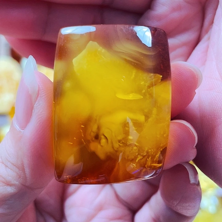 琥珀未镶嵌裸石吊坠