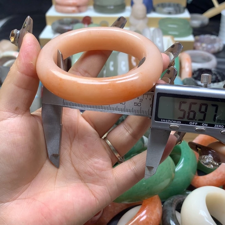 未镶嵌手镯石英质玉