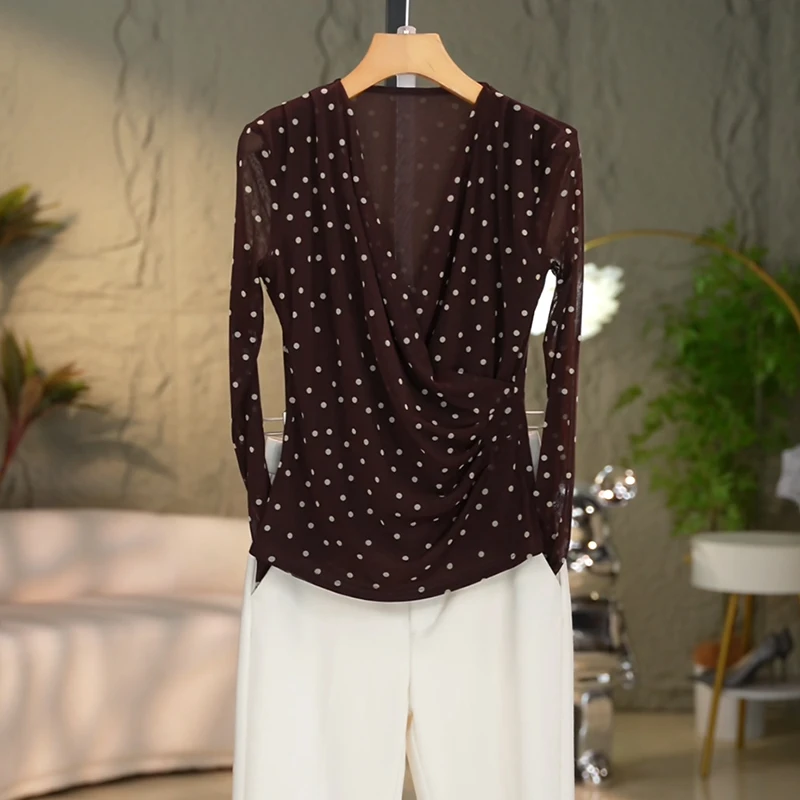 402印花网纱上衣女长袖2025秋冬新款显瘦v领网纱打底衫圆点小衫